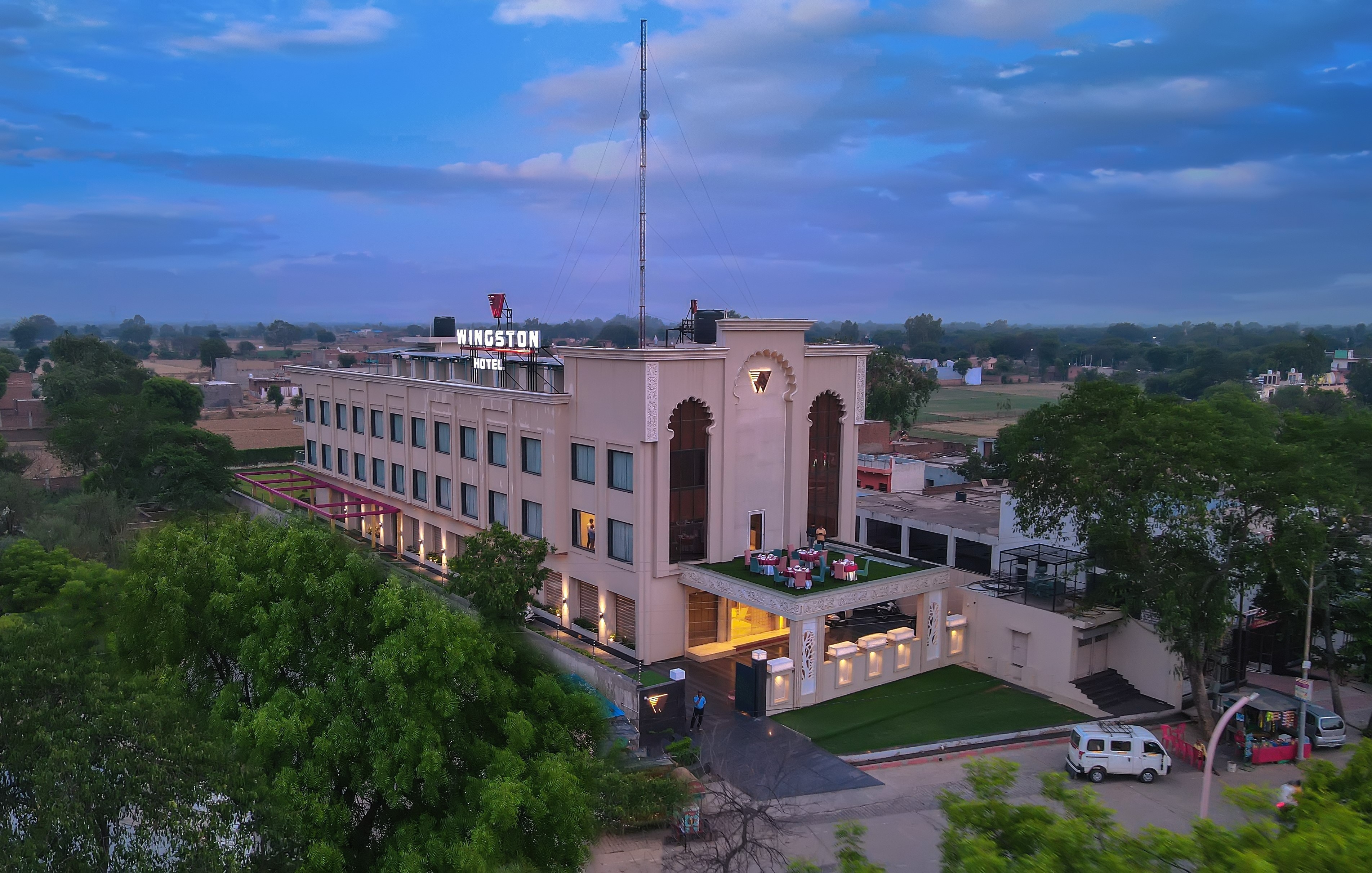WINGSTON A TREEHOUSE HOTEL BARSANA